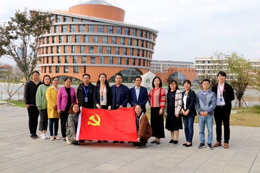 商學(xué)院教工第一黨總支與濱江學(xué)院黨支部舉行校校結(jié)對(duì)共建簽約儀式1.jpg