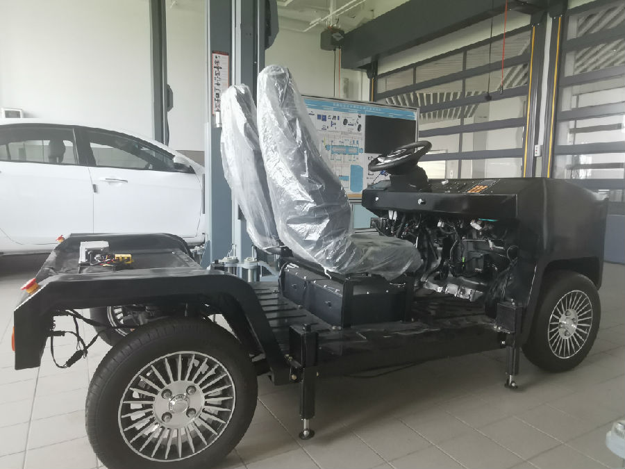 汽車底盤線控實訓車輛.jpg