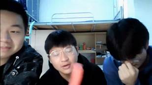 男孩和女孩 中度可信度描述已自動(dòng)生成